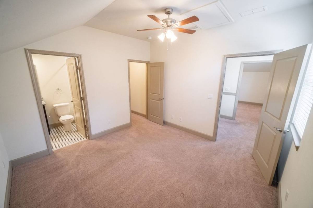 Apartment for rent at 401-413 NW 19th St, Gainesville, FL 32603