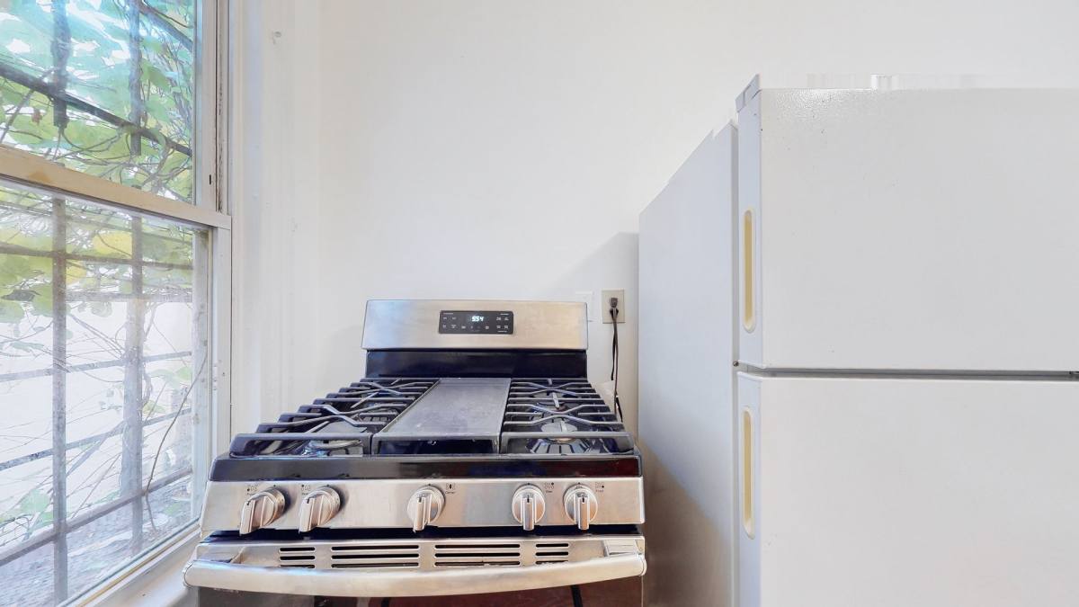 Apartment for rent at 382-384 Crown St, New Haven, CT 06511