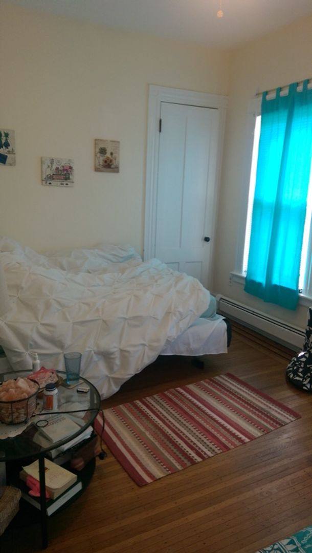 Apartment for rent at 382-384 Crown St, New Haven, CT 06511