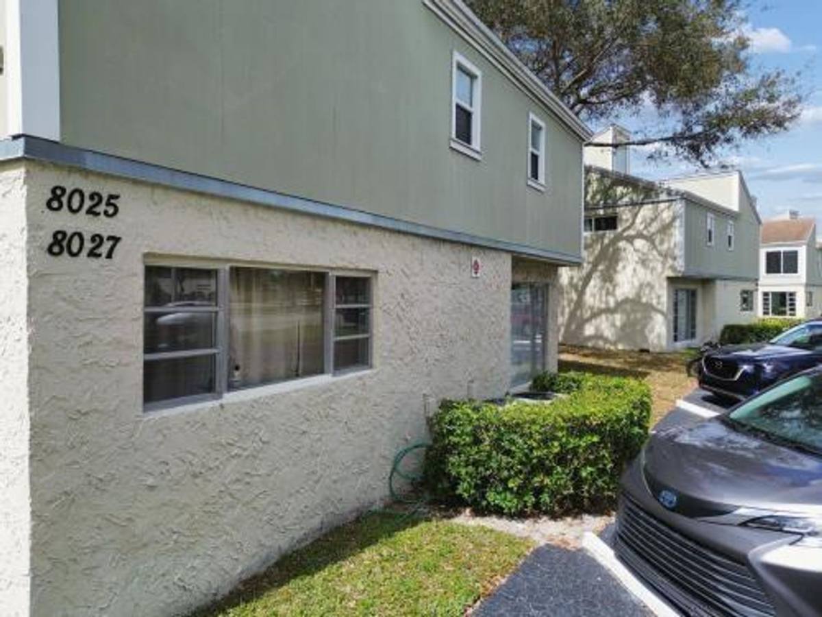 House for rent at 8027 Lagos De Campo Blvd, Fort Lauderdale, FL 33321
