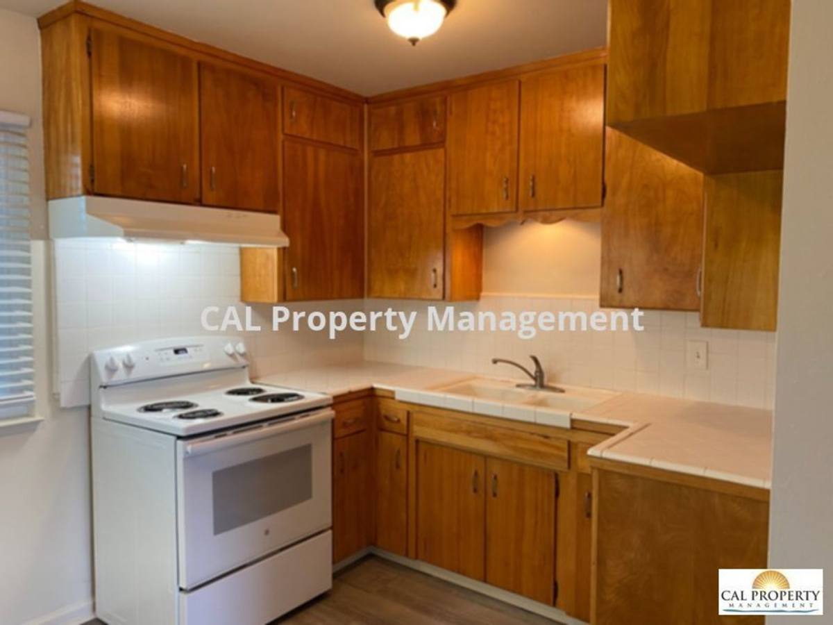 Apartment for rent at 938 Illinois Ave, Los Banos, CA 93635