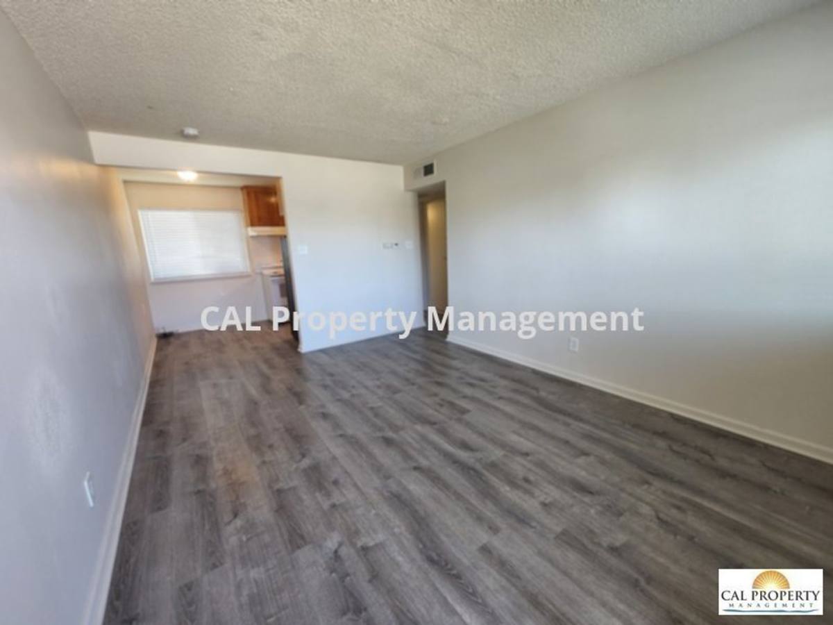 Apartment for rent at 938 Illinois Ave, Los Banos, CA 93635