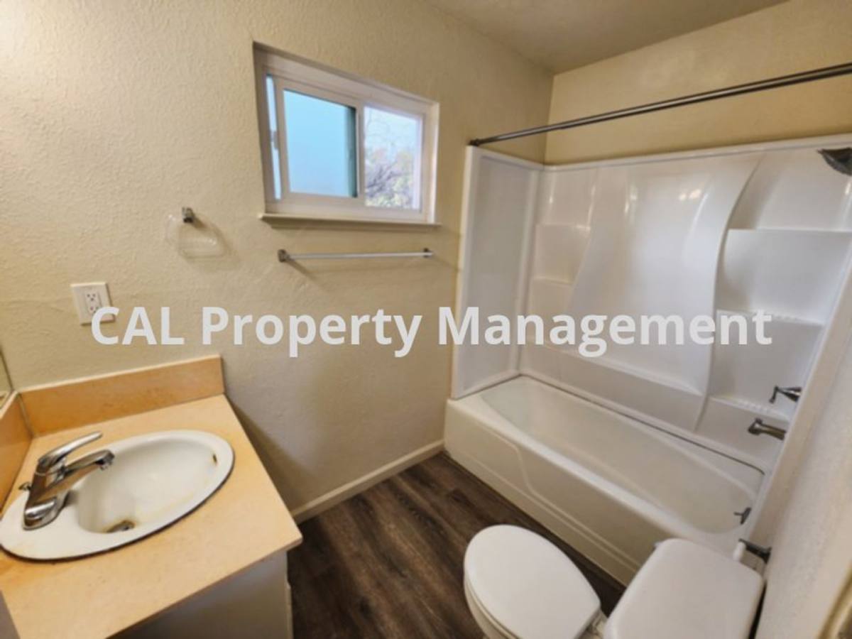 Apartment for rent at 938 Illinois Ave, Los Banos, CA 93635