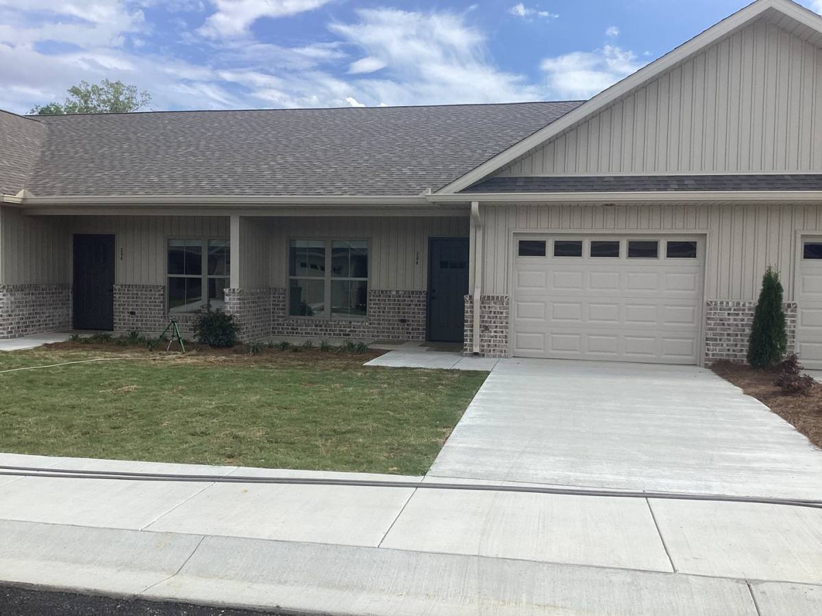 Townhouse for rent at 200 Johnsons Dr, Rainbow City, AL 35906