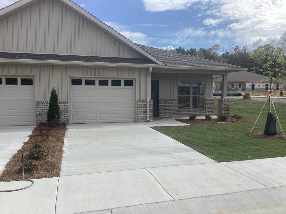 Townhouse for rent at 200 Johnsons Dr, Rainbow City, AL 35906