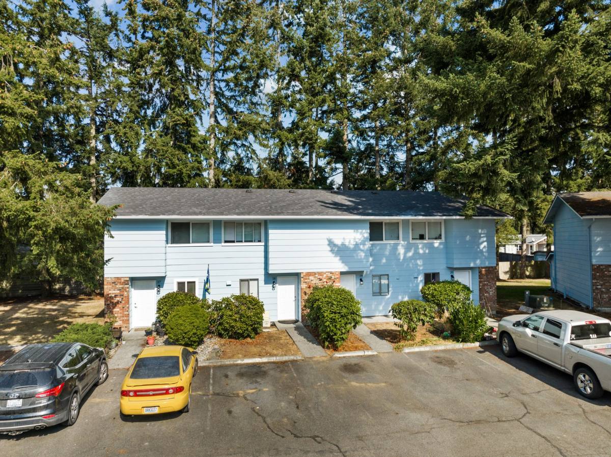 Townhouse for rent at 3207 Smokey Point Dr, Arlington, WA 98223