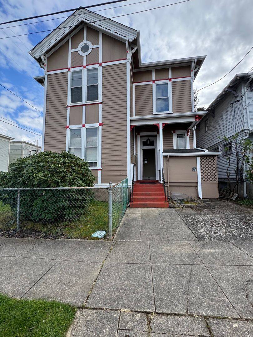 Apartment for rent at 591 Commercial St, Astoria, OR 97103