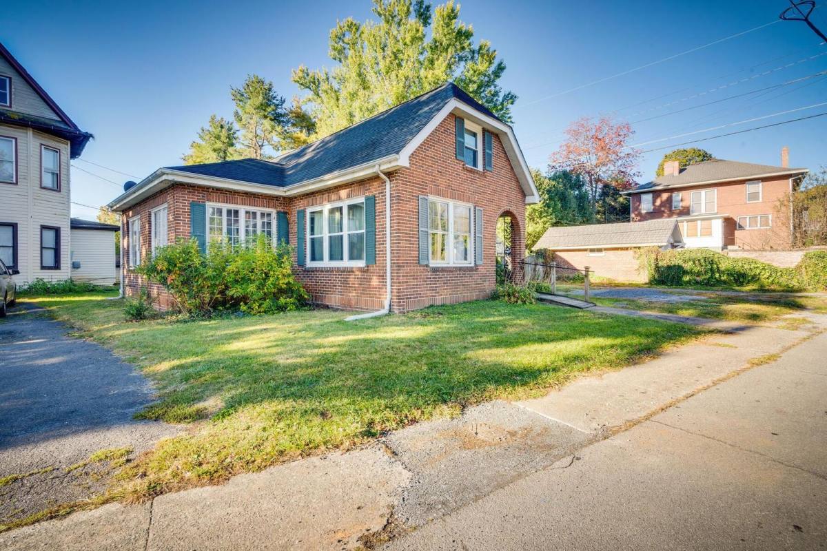 House for rent at 712 Haynes St, Bristol, TN 37620