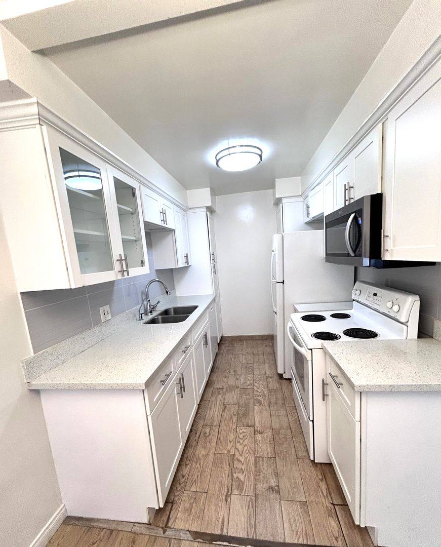 Apartment for rent at 12029 Goshen Ave, Los Angeles, CA 90049
