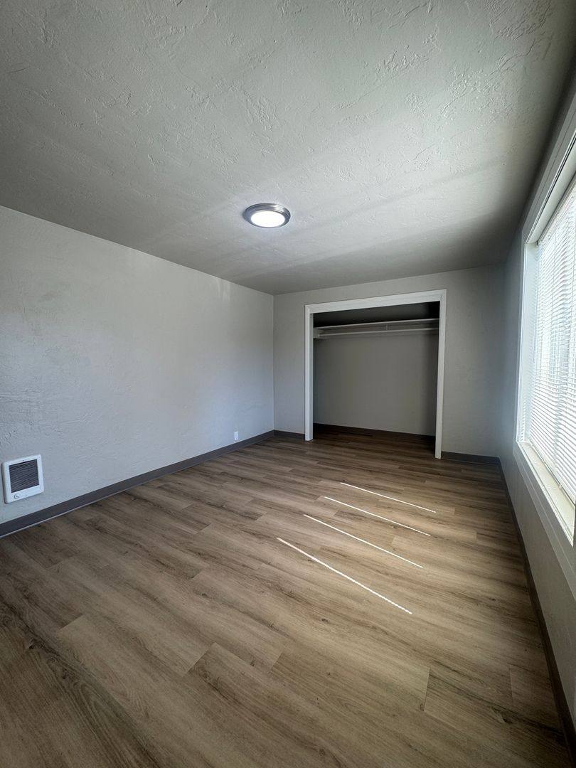 Apartment for rent at 280 1 2 20th St, Springfield, OR 97477