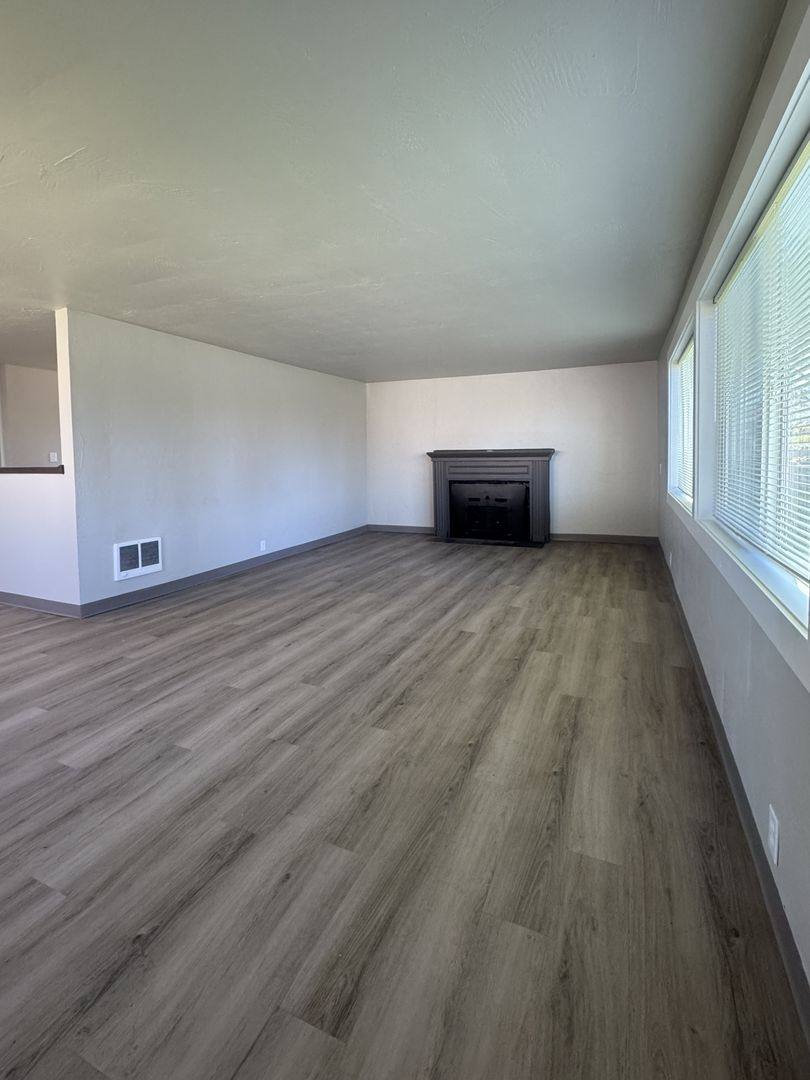 Apartment for rent at 280 1 2 20th St, Springfield, OR 97477