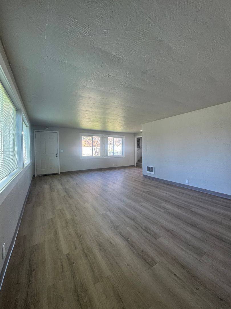Apartment for rent at 280 1 2 20th St, Springfield, OR 97477