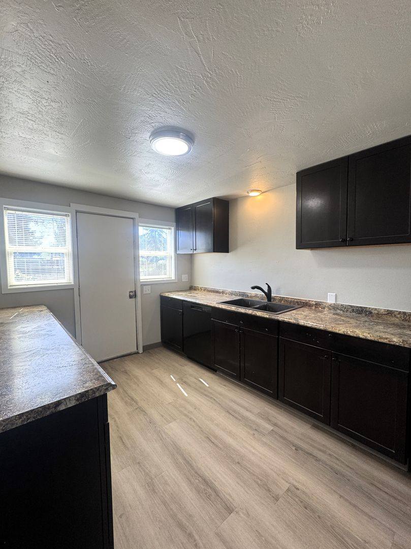 Apartment for rent at 280 1 2 20th St, Springfield, OR 97477
