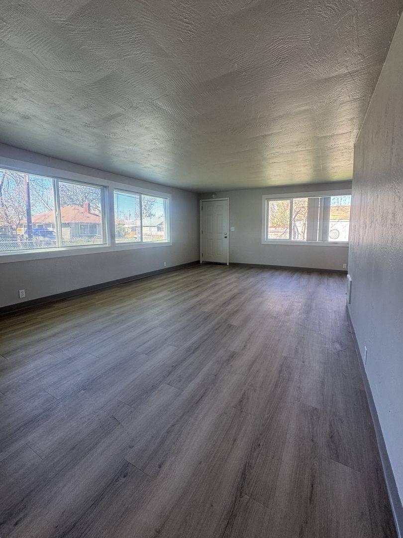 Apartment for rent at 280 1 2 20th St, Springfield, OR 97477