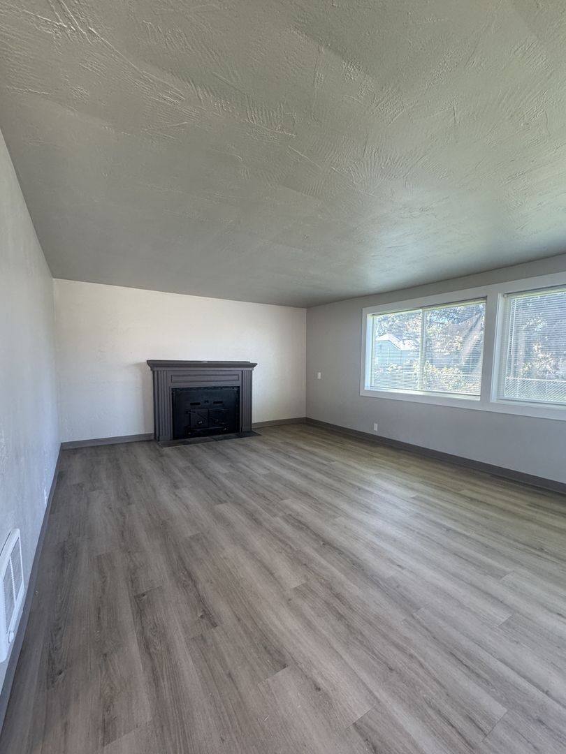 Apartment for rent at 280 1 2 20th St, Springfield, OR 97477