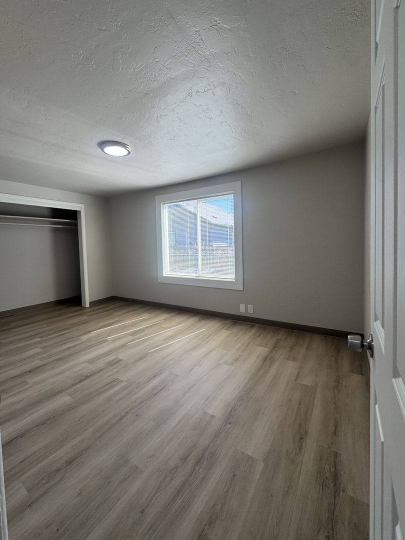 Apartment for rent at 280 1 2 20th St, Springfield, OR 97477
