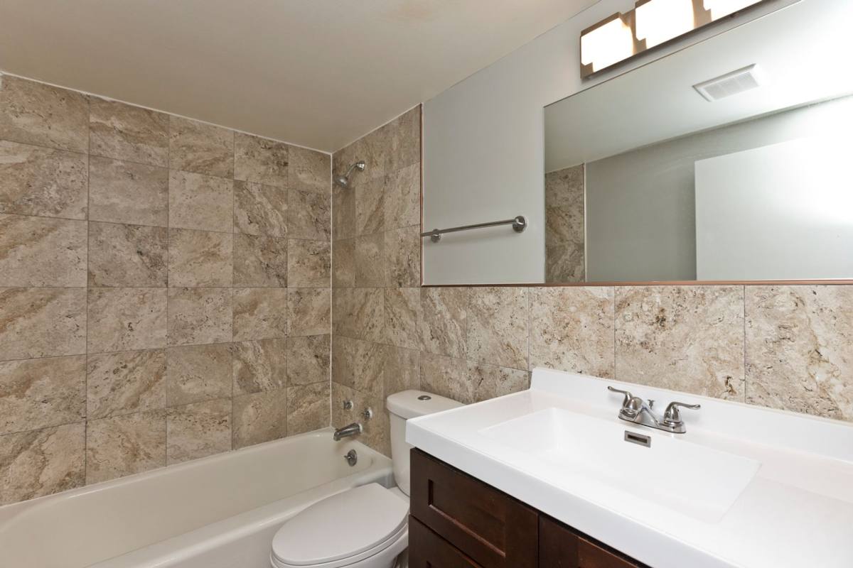 Apartment for rent at 125 Franklin St #12, Waukegan, IL 60085