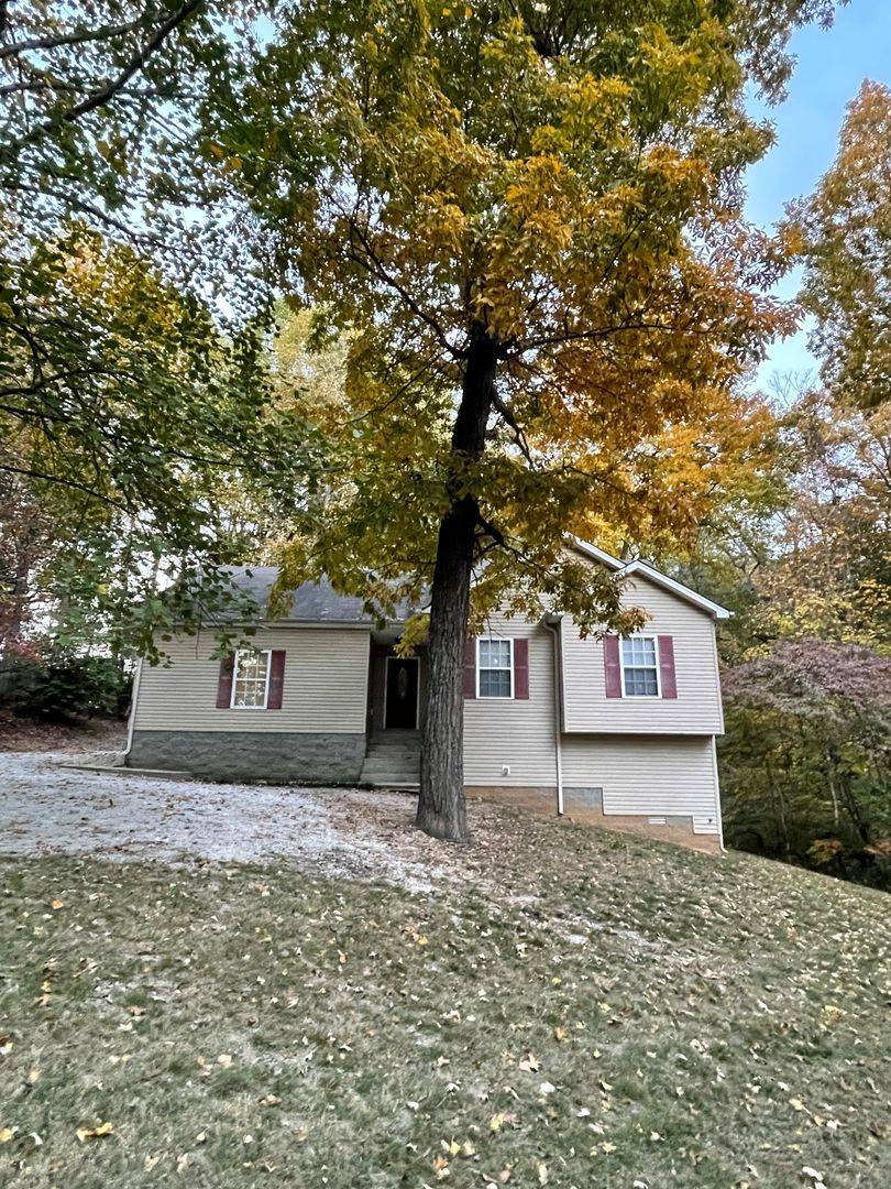 House for rent at 1043 Hogan Rd, Burns, TN 37029