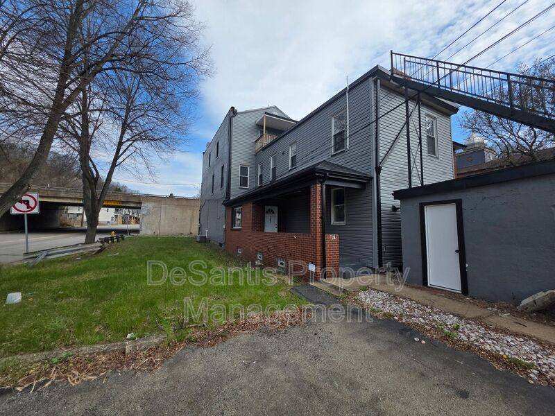 Apartment for rent at 165-167 State St, Wilmerding, PA 15148