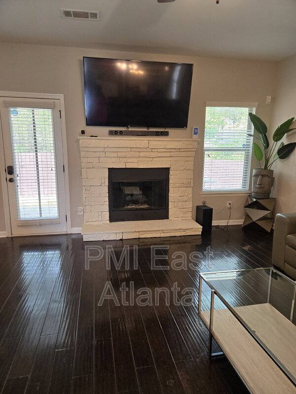 House for rent at 422 Live Oak Pass, Loganville, GA 30052