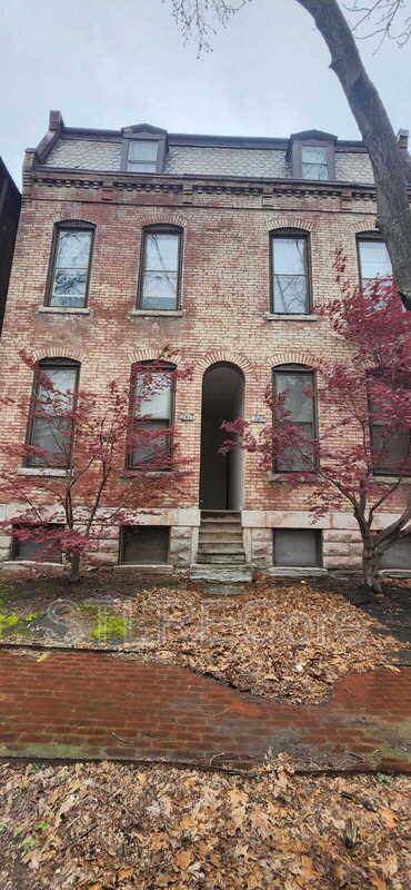 Apartment for rent at 2415 S 10th St #A 1st Floor, Saint Louis, MO 63104