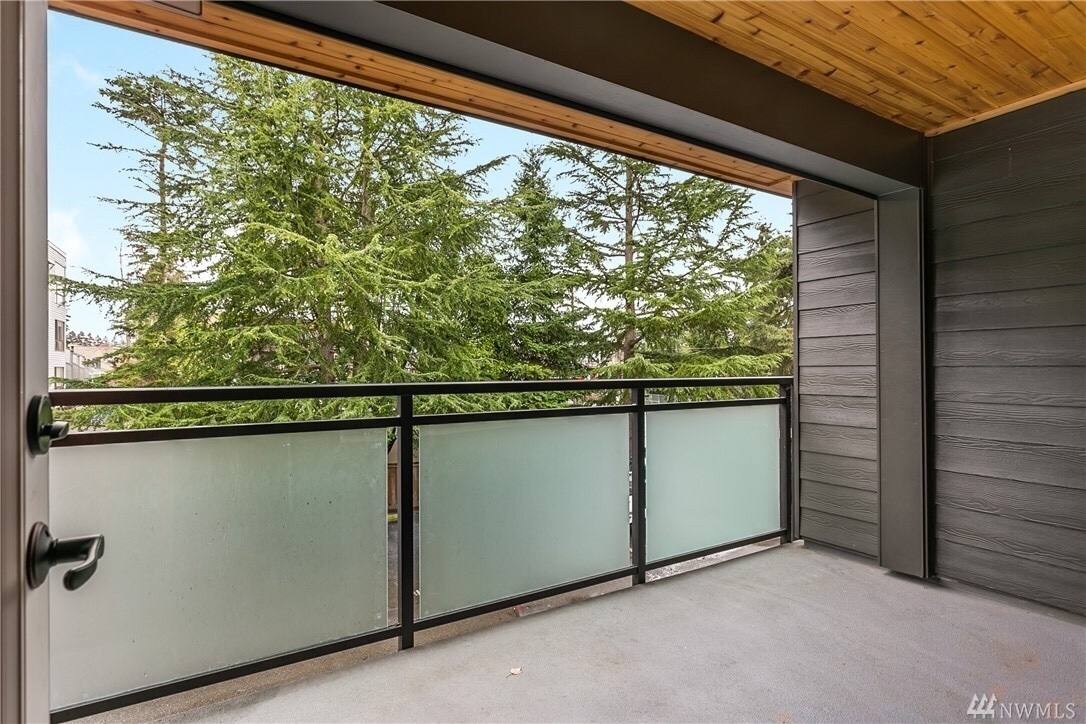 Condo for rent at 5818 NE 70th St, Seattle, WA 98115