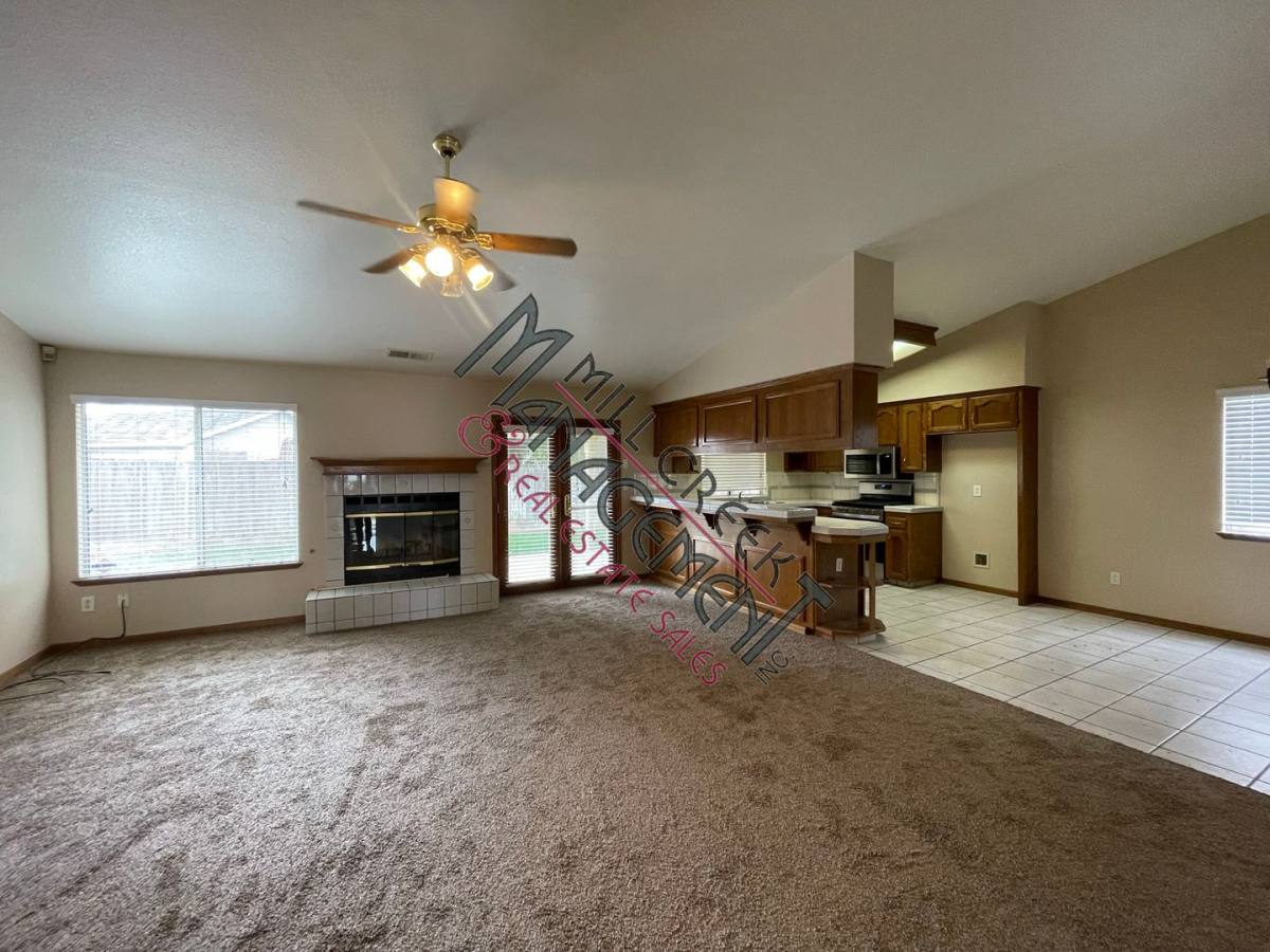 House for rent at 1913 Del Monte Court, Tulare, CA 93274