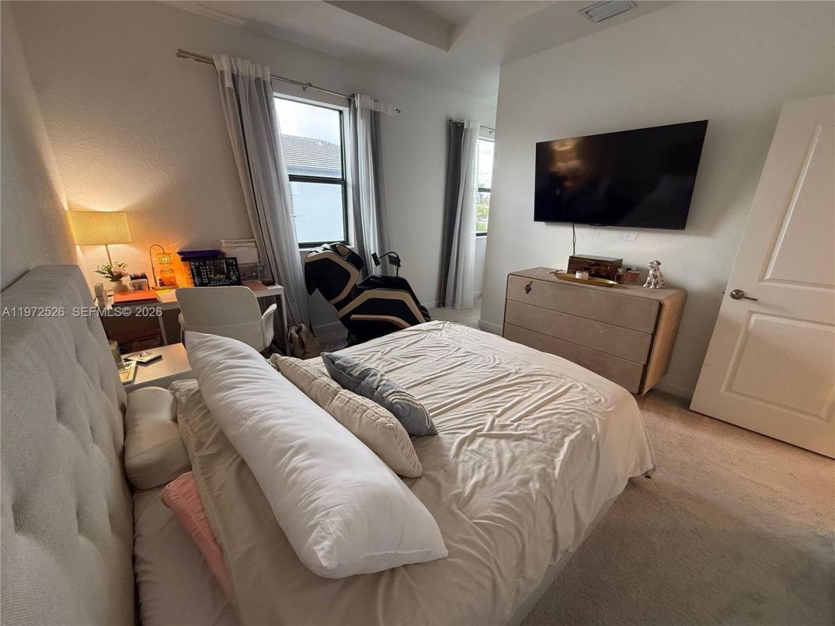 Townhouse for rent at 20378 NW 6th Ave, Miami, FL 33169