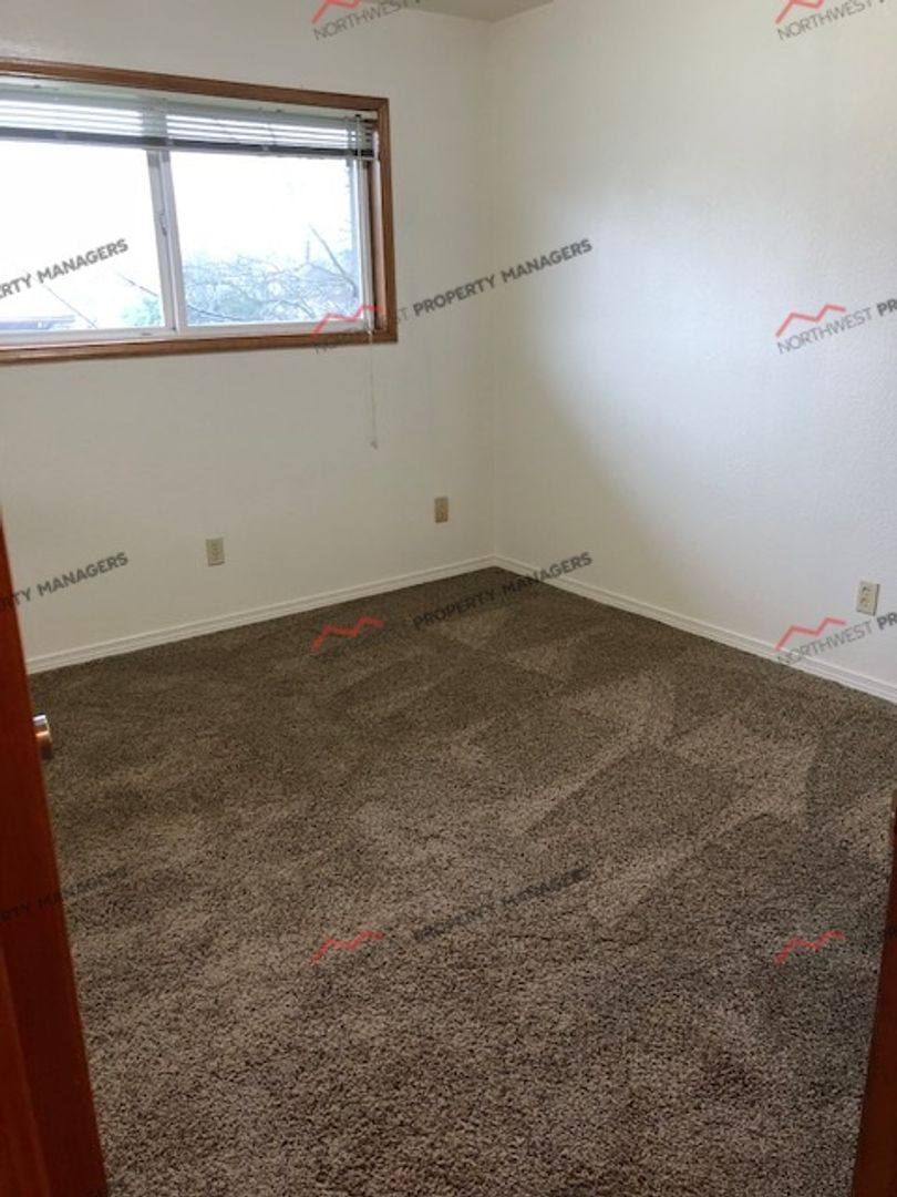 Apartment for rent at 1933-1935 S Market Blvd, Chehalis, WA 98532