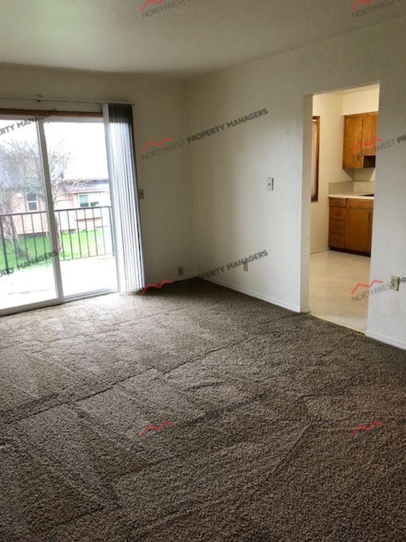 Apartment for rent at 1933-1935 S Market Blvd, Chehalis, WA 98532