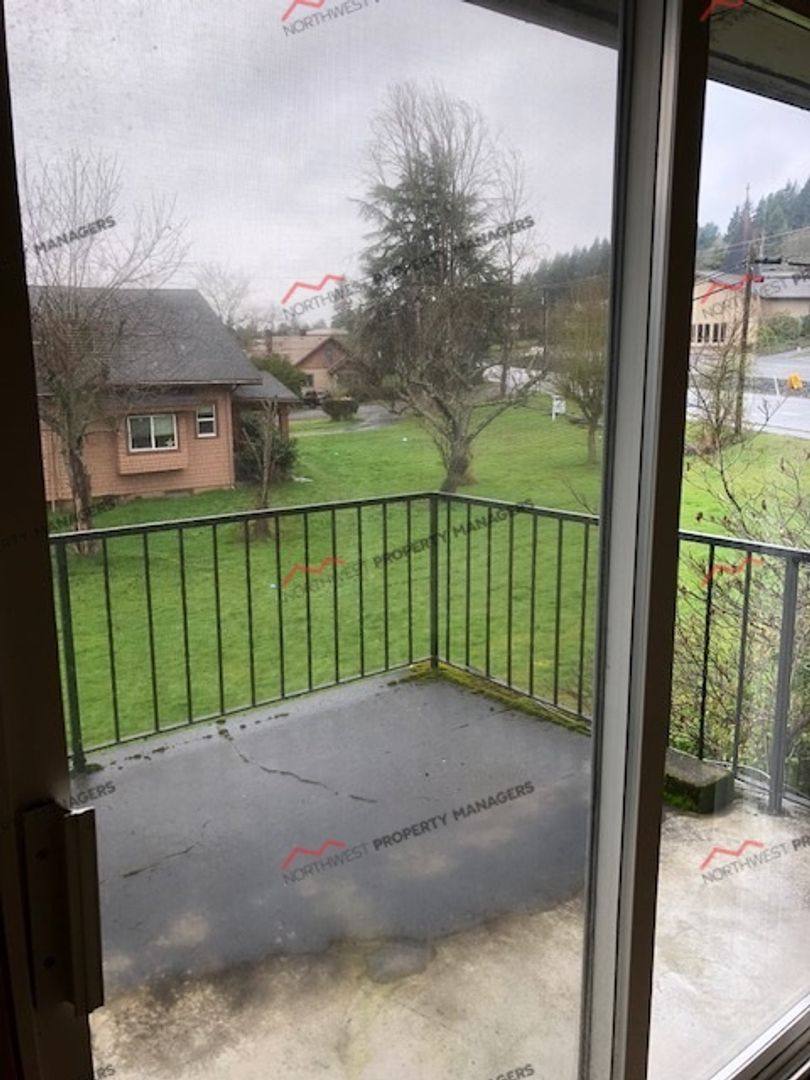 Apartment for rent at 1933-1935 S Market Blvd, Chehalis, WA 98532