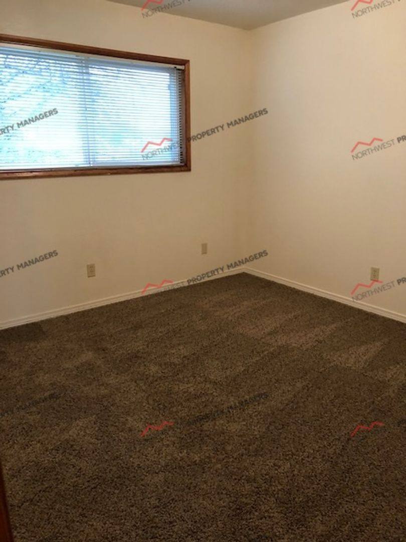 Apartment for rent at 1933-1935 S Market Blvd, Chehalis, WA 98532