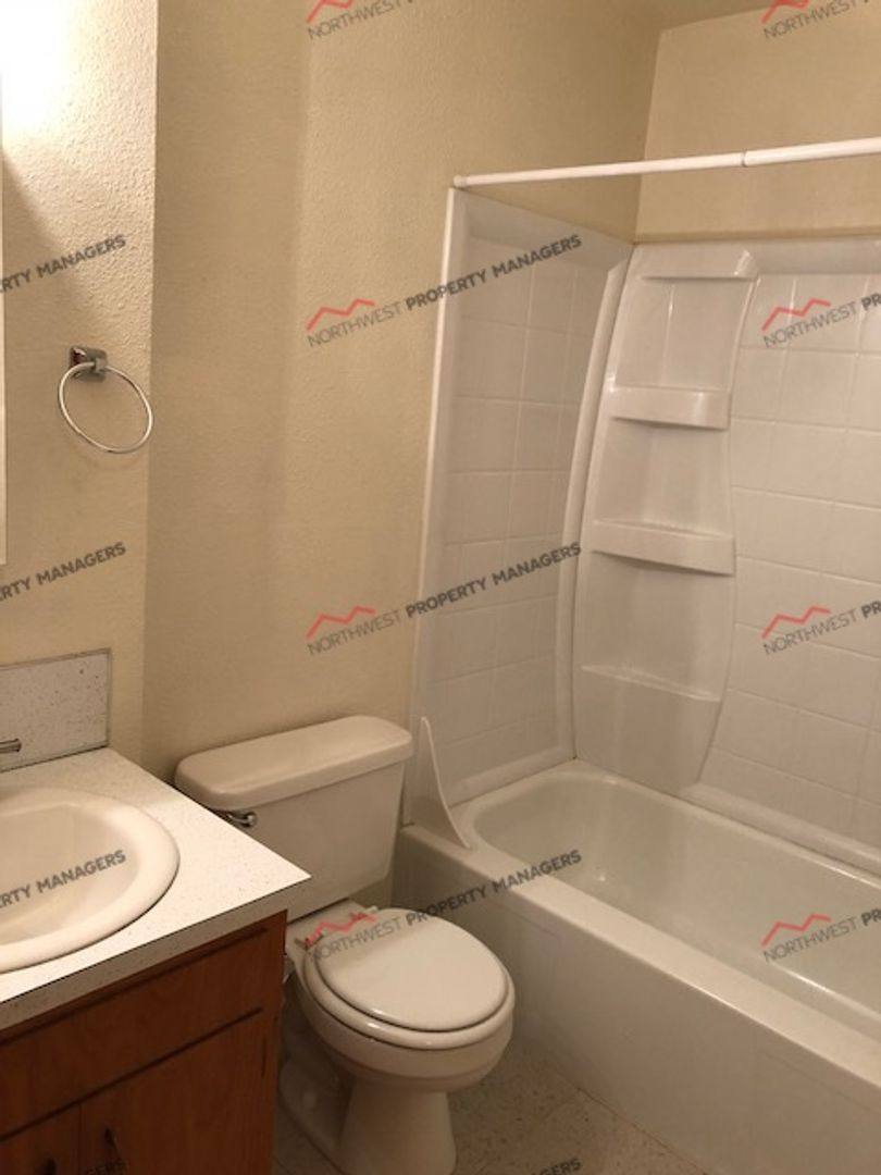 Apartment for rent at 1933-1935 S Market Blvd, Chehalis, WA 98532