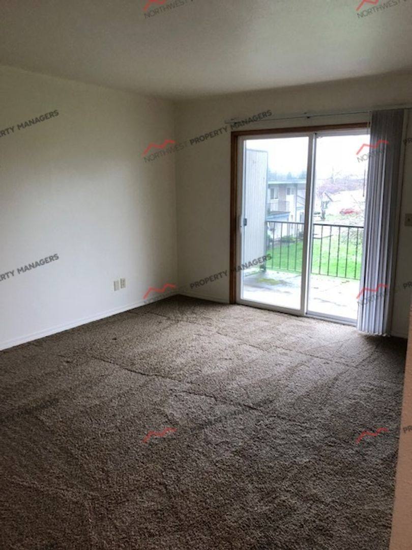 Apartment for rent at 1933-1935 S Market Blvd, Chehalis, WA 98532