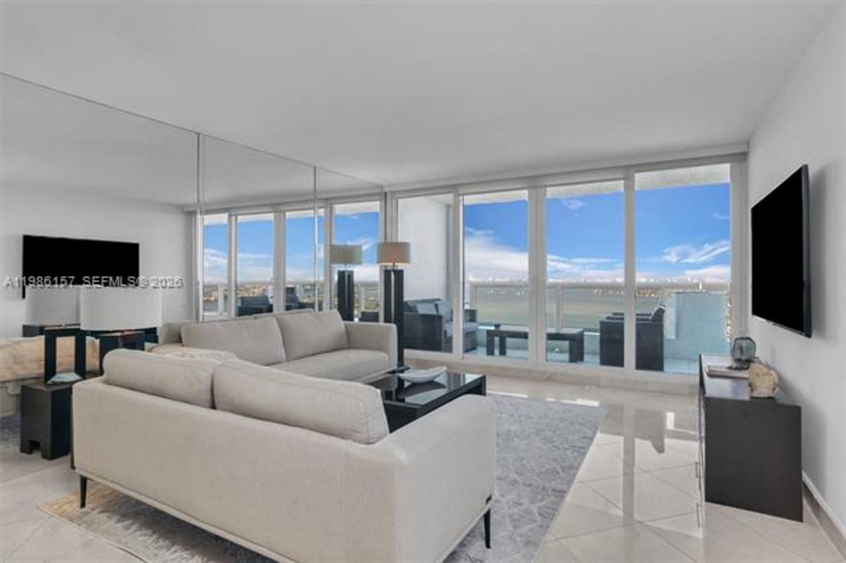 Apartment for rent at 1717 N Bayshore Dr, Miami, FL 33132