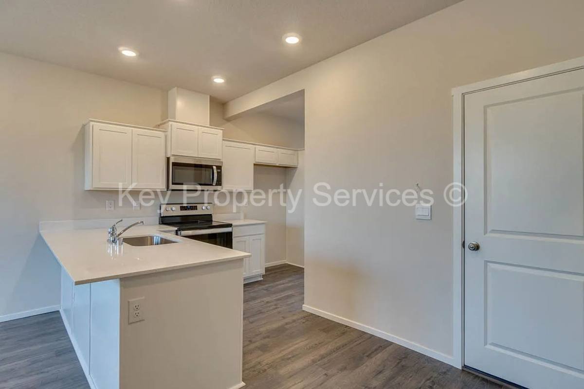 Townhouse for rent at 12609 NE 116th Way, Vancouver, WA 98682