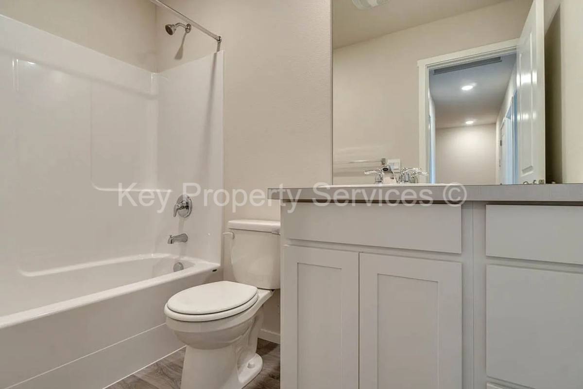 Townhouse for rent at 12609 NE 116th Way, Vancouver, WA 98682