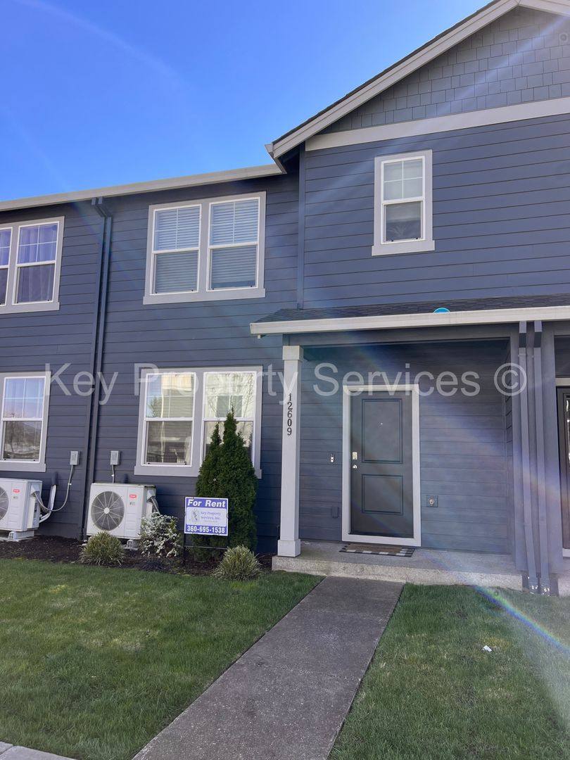 Townhouse for rent at 12609 NE 116th Way, Vancouver, WA 98682