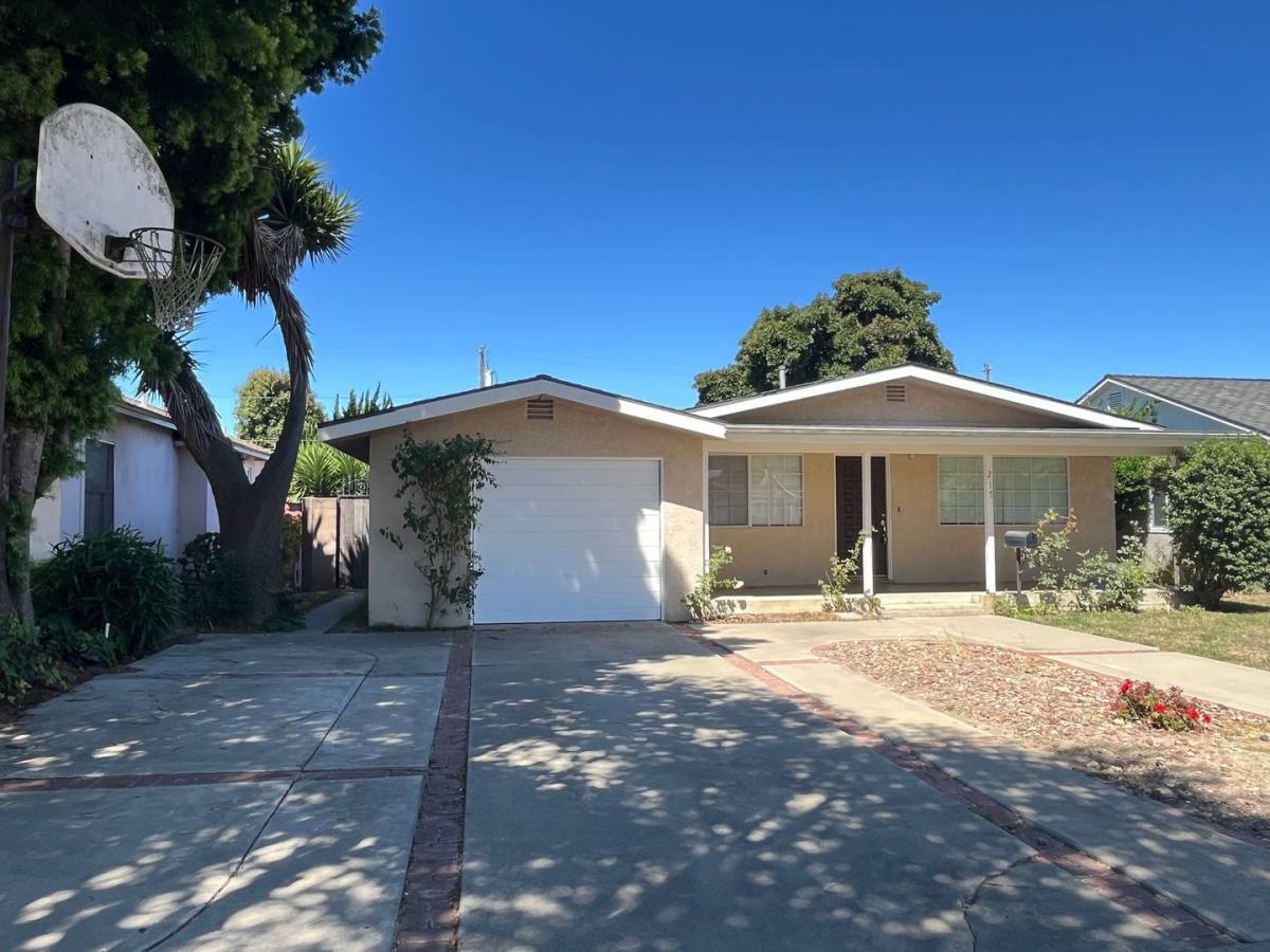 House for rent at 215 S D St, Lompoc, CA 93436