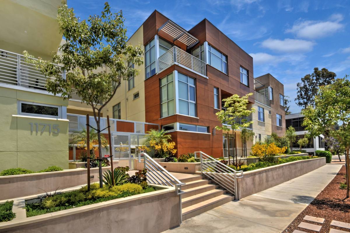 Apartment for rent at 11715 Bellagio Rd, Los Angeles, CA 90049
