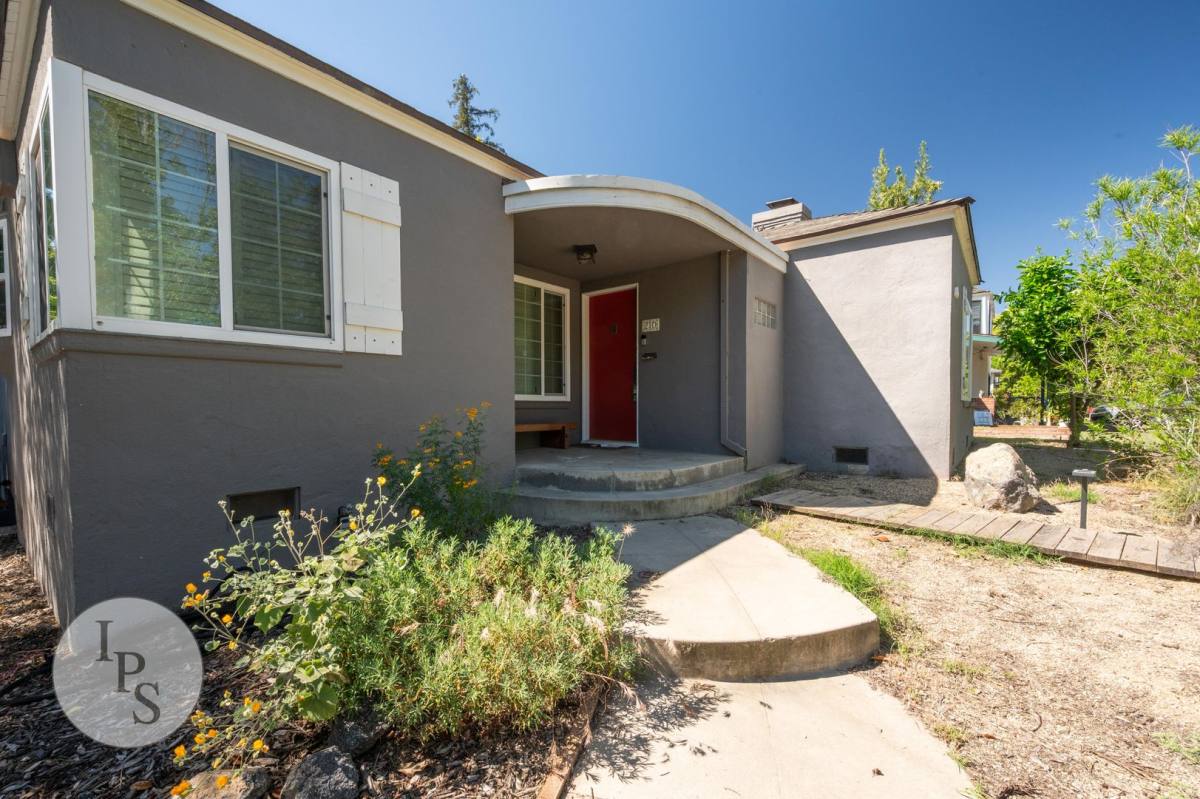 House for rent at 210 E Harvard Ave, Fresno, CA 93704
