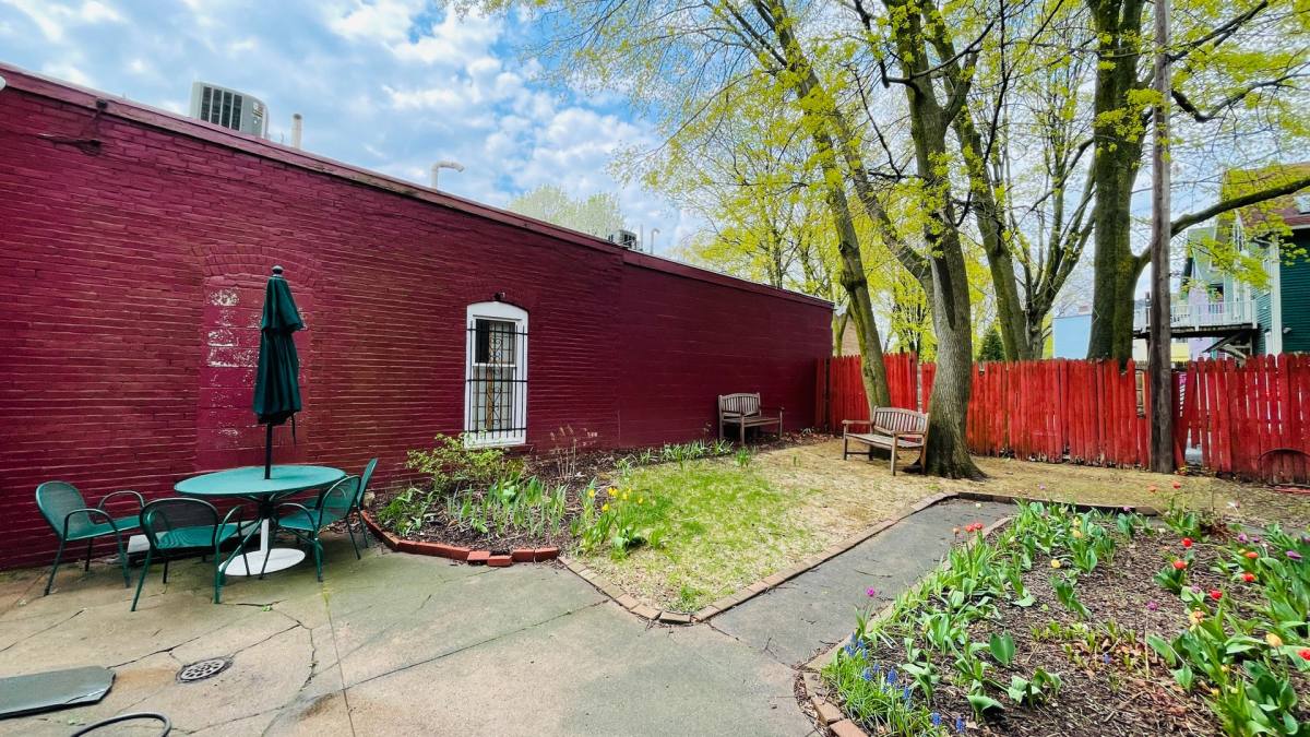 Apartment for rent at 924 State St, New Haven, CT 06511