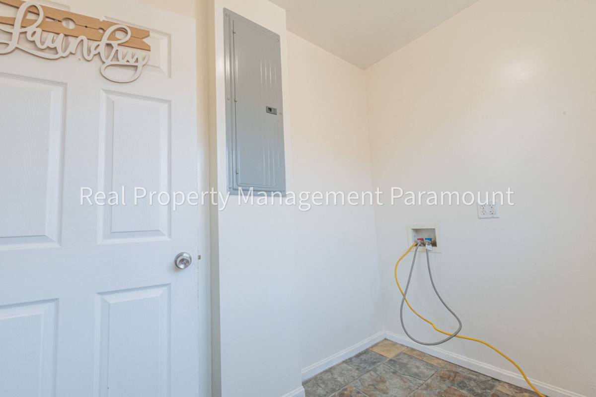 Apartment for rent at 3248 W 111th St, Inglewood, CA 90303