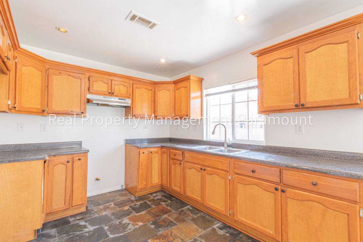 Apartment for rent at 3248 W 111th St, Inglewood, CA 90303