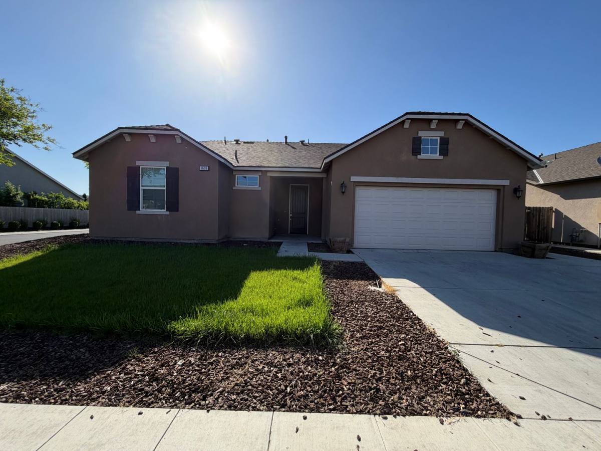 House for rent at 1696 Softwind Dr, Tulare, CA 93274