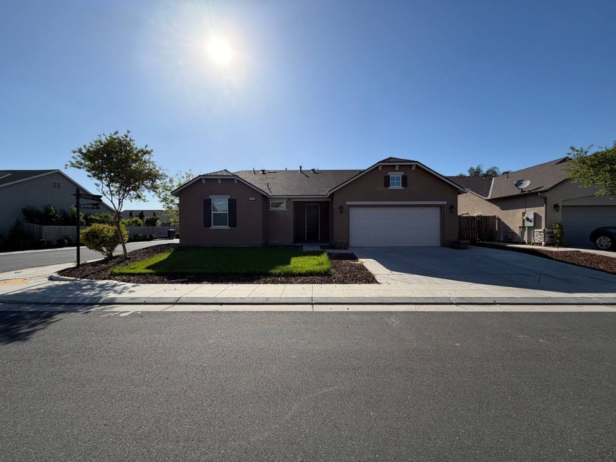 House for rent at 1696 Softwind Dr, Tulare, CA 93274