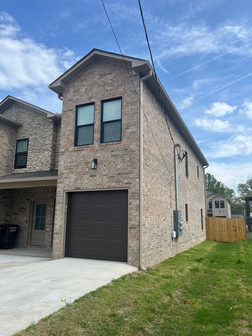 Apartment for rent at 215 217 N Elm St, Jacksonville, AR 72076