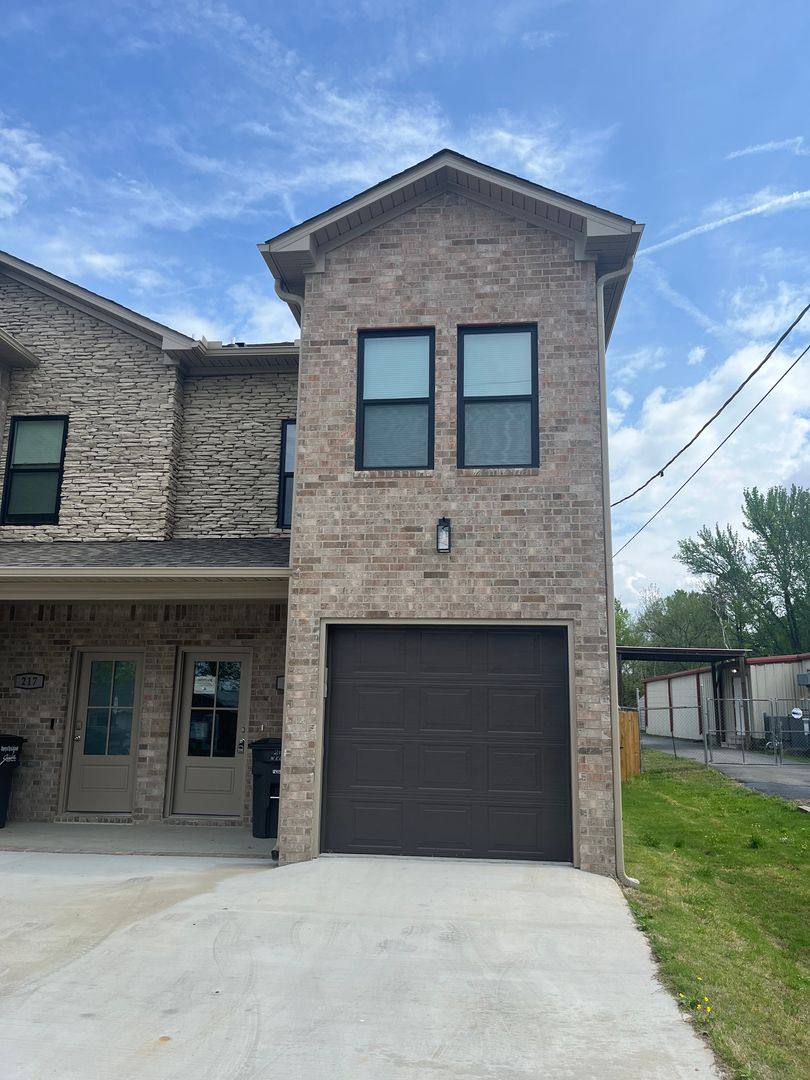 Apartment for rent at 215 217 N Elm St, Jacksonville, AR 72076