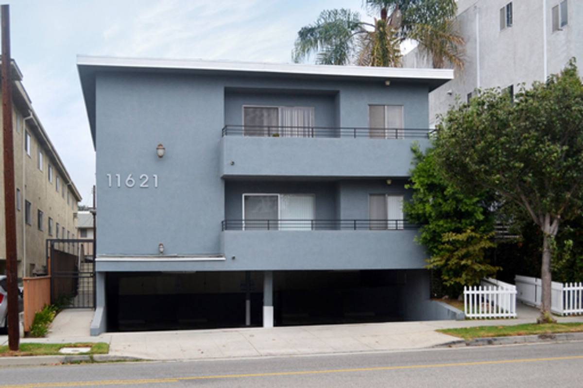 Apartment for rent at 11621 Ohio Ave, Los Angeles, CA 90025