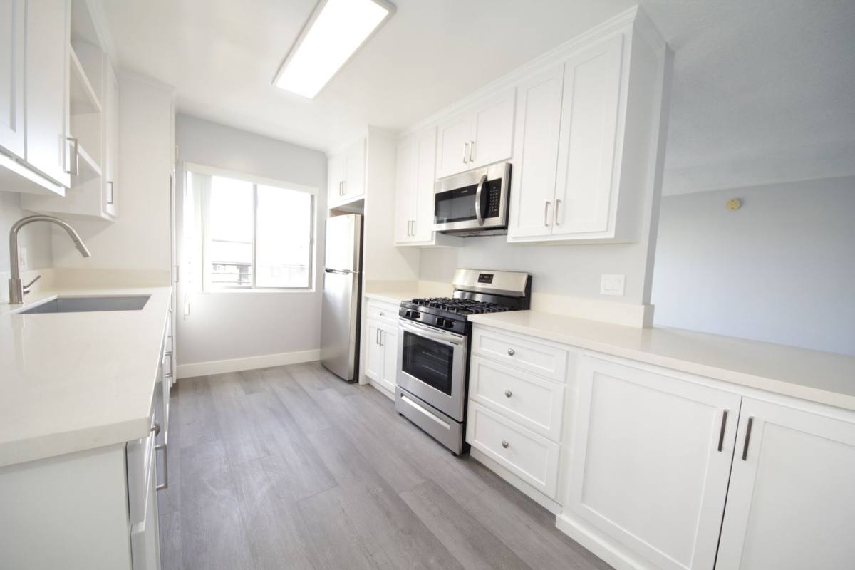 Apartment for rent at 11621 Ohio Ave, Los Angeles, CA 90025